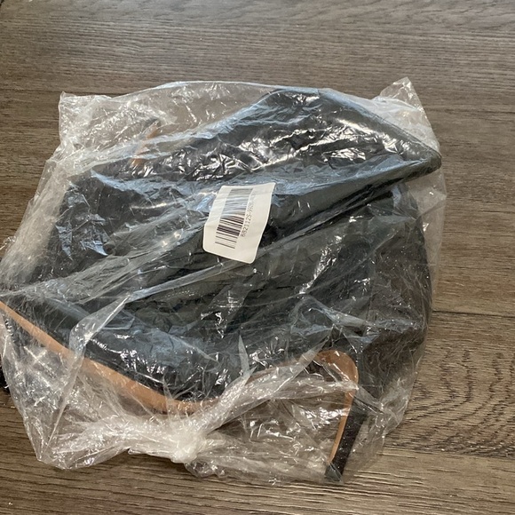 NWT BURJU Savage Ankle Closed Pointed Toe Wet Look With Sparkle Heel 15 - Picture 2 of 9